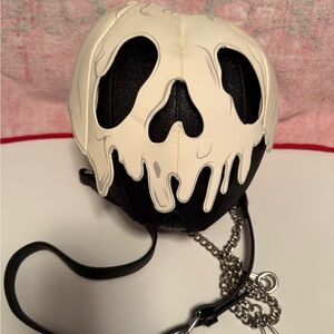 Loungefly: Black and White Poison Apple bag